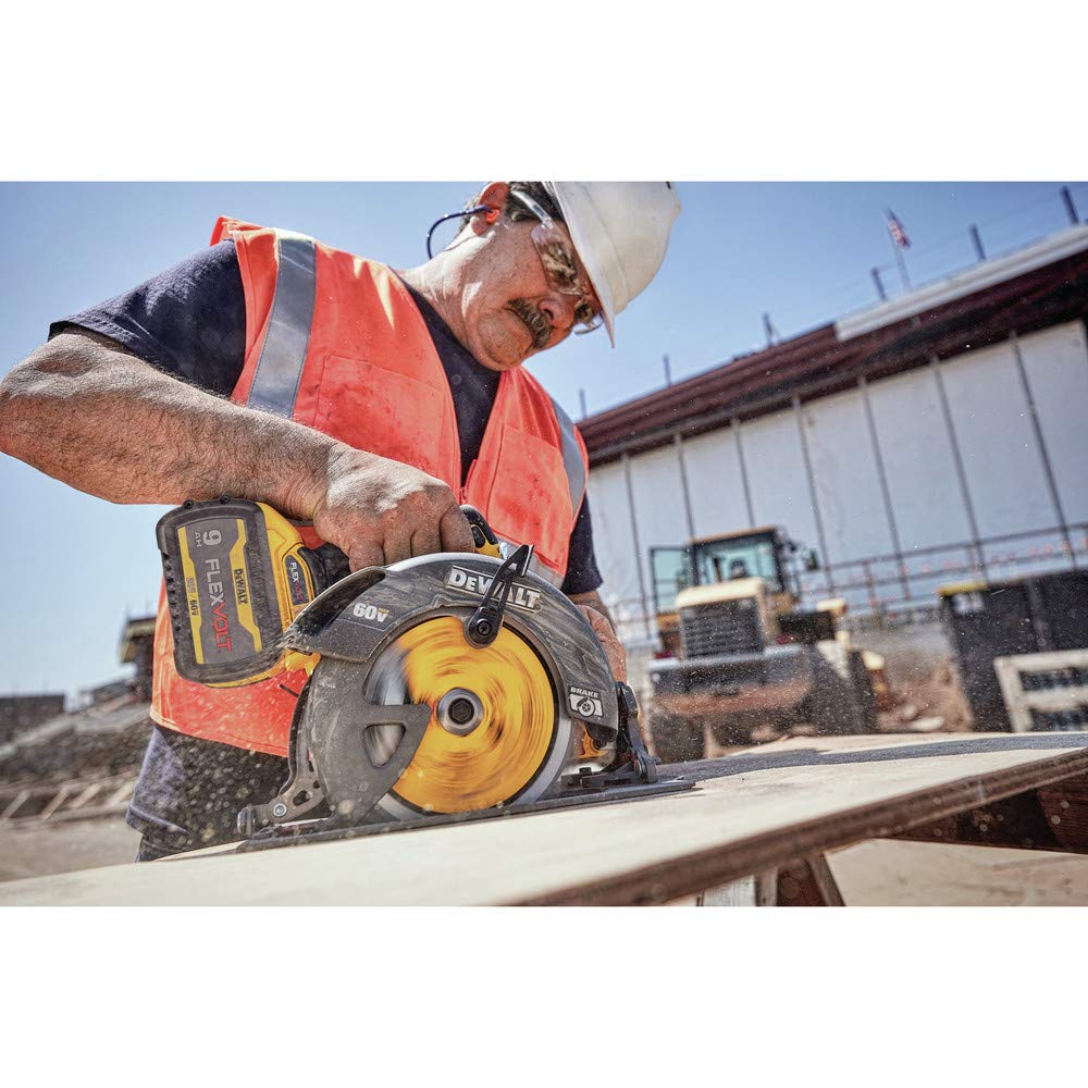 DEWALT 충전 원형톱 DCS578B 7-1/4인치 최대절단깊이 2-9/16인치 57도 베벨 3번 사진